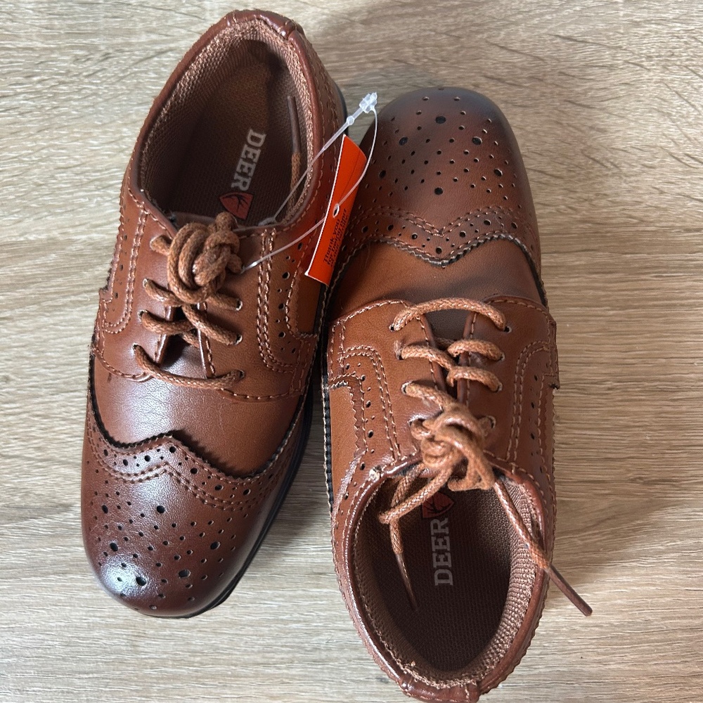 Boys 8.5 Deer Stags Dress Shoes